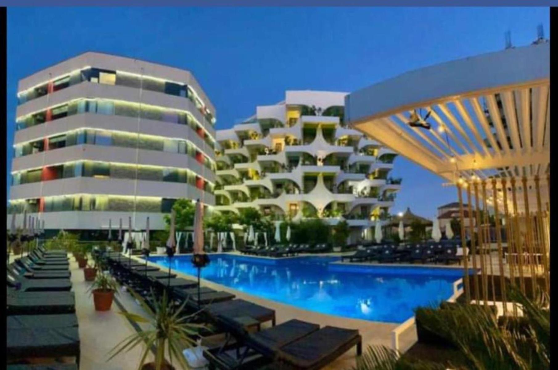 Thomas Luxury Apartment Năvodari Екстериор снимка