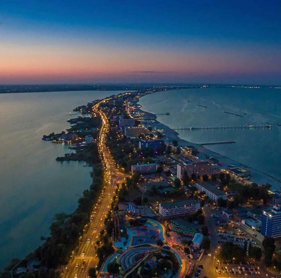 Thomas Luxury Apartment Năvodari Екстериор снимка